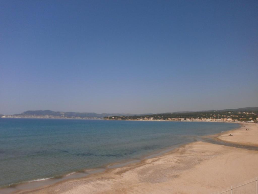 Au Tapis De Sable Ξενοδοχείο Saint-Cyr-sur-Mer Δωμάτιο φωτογραφία